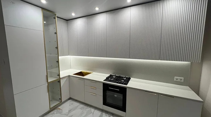 Кухня угловая классическая — Белый и золото